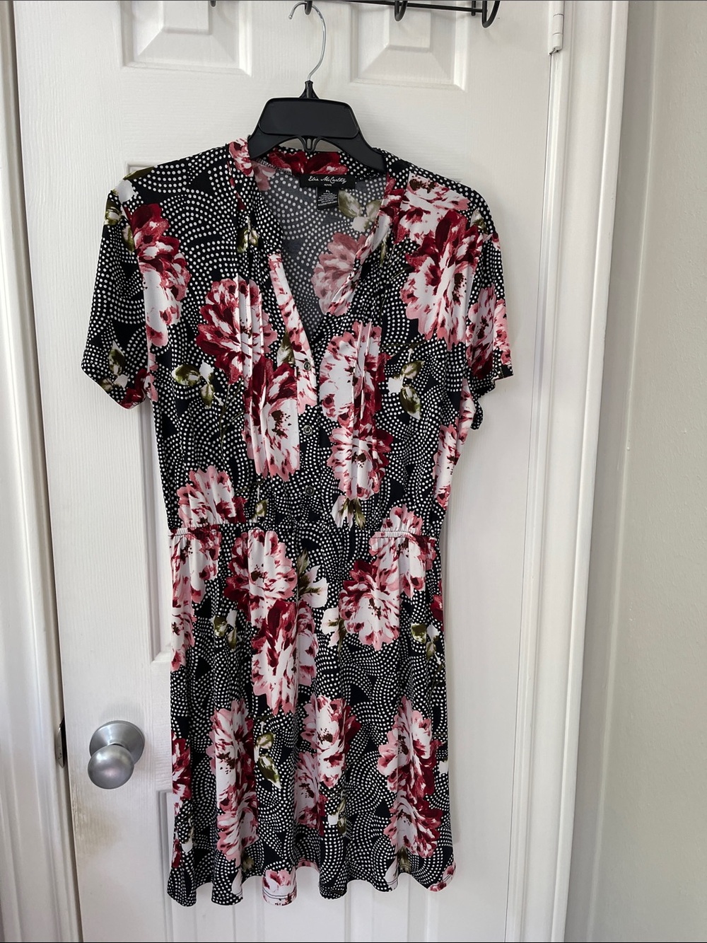 Floral V-Neck Short Sleeve Mini Dress in Black and Pink